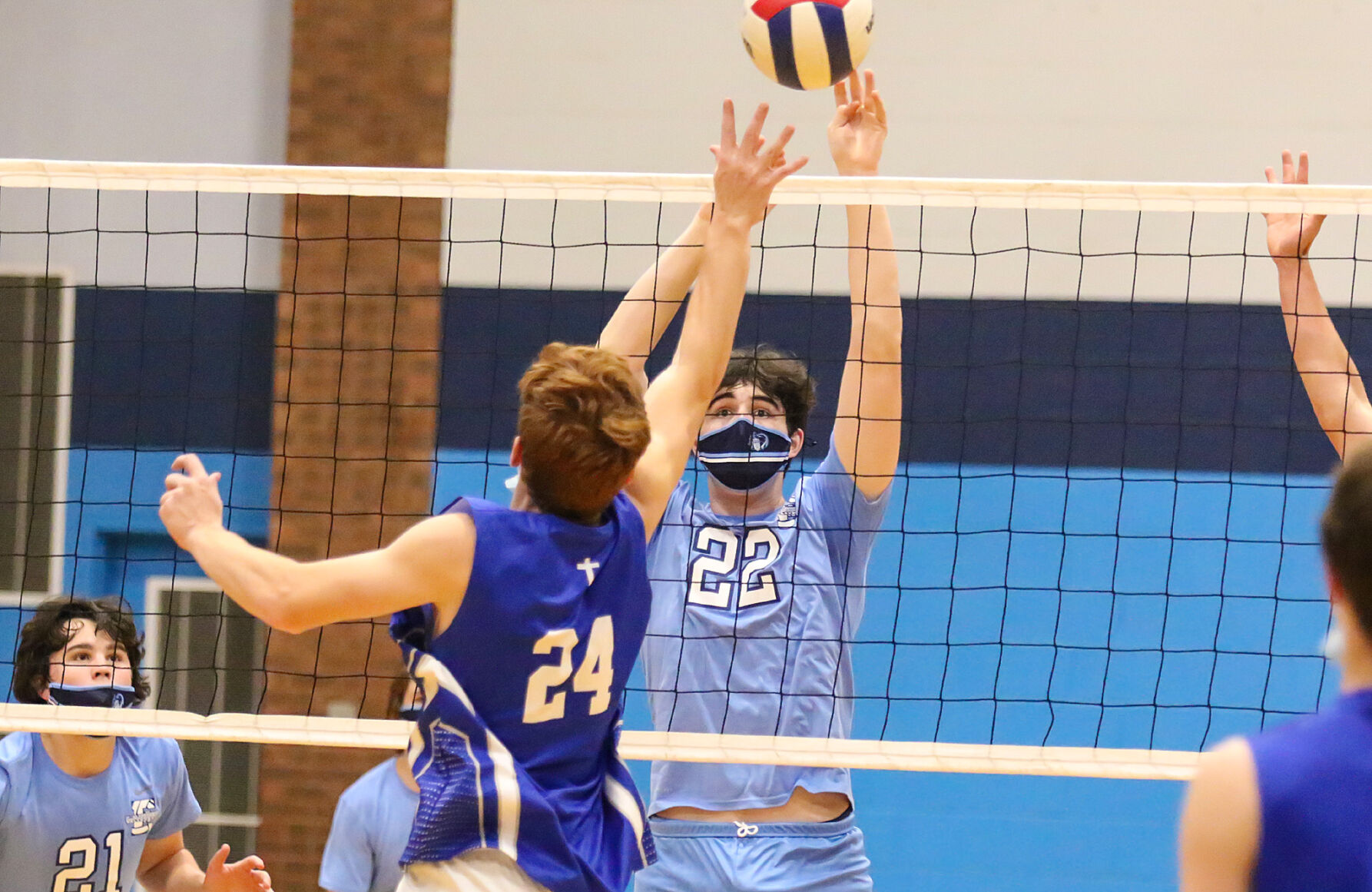 Belleville East vs. Alton Marquette boys volleyball